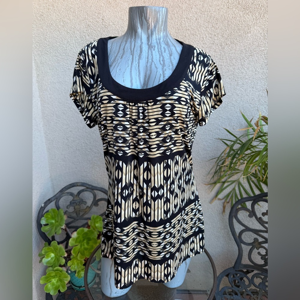 3/$24 Liz&Co Ladies Chic Black and Cream Short Sleeve Top